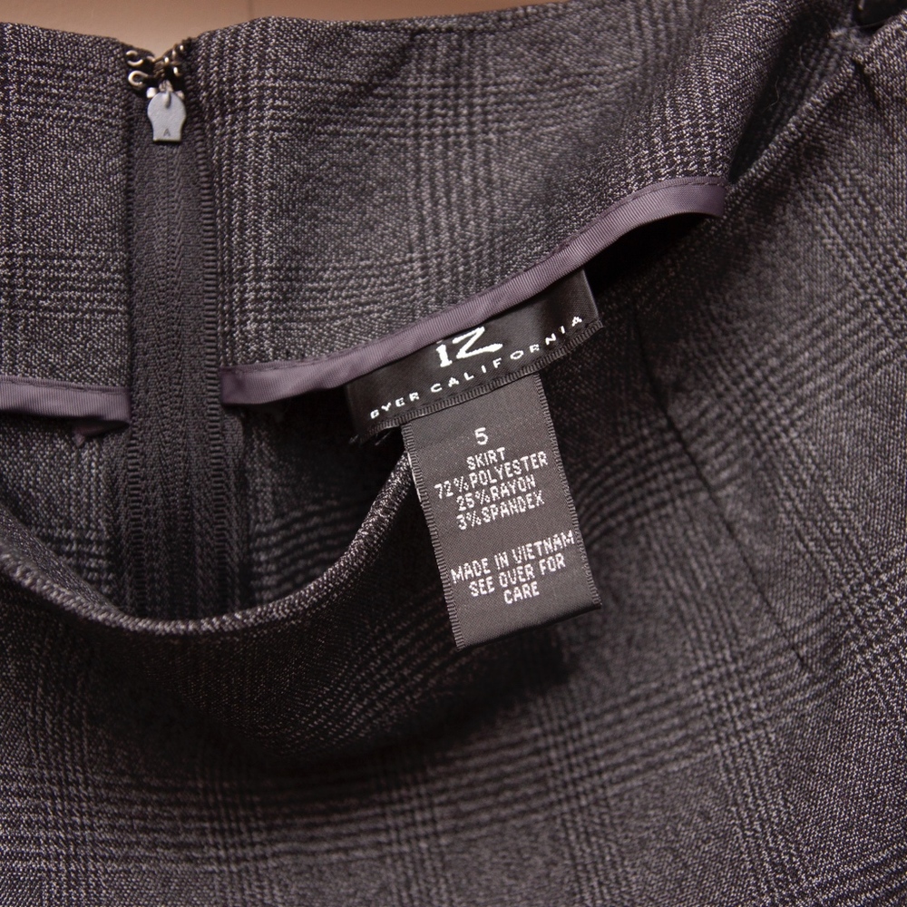 Pencil Skirt with Pleated bottom - Picture 7 of 7